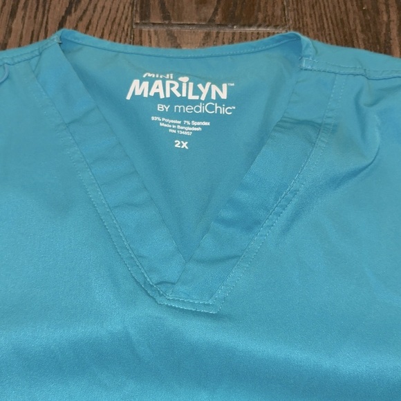 Mini Marilyn Medichic turquoise nurses scrub top size 2X - Picture 3 of 5